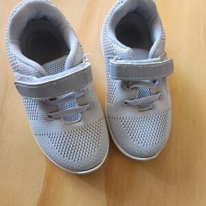 Kids Sneakers in Light Gray Size 8
